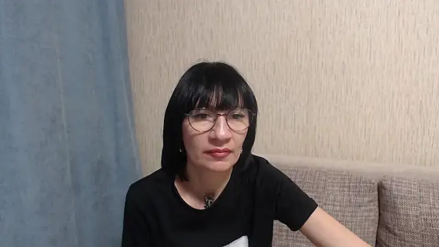 Snapshot of Erica95Bloom chatting on 02-25-25, 08:30 Erica95Bloom online show from 02-25-25, 08:30