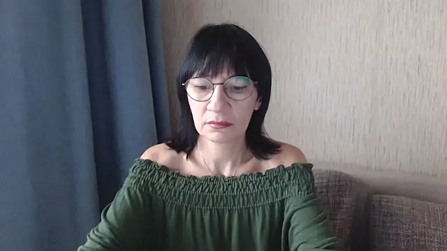 Snapshot of Erica95Bloom chatting on 09-25-25, 05:33 Erica95Bloom online show from 09-25-25, 05:33