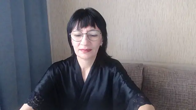 Snapshot of Erica95Bloom chatting on 10-14-25, 10:27 Erica95Bloom online show from 10-14-25, 10:27