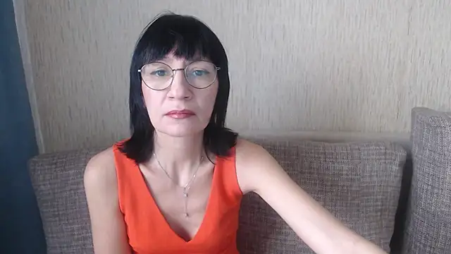 Snapshot of Erica95Bloom chatting on 10-16-25, 08:04 Erica95Bloom online show from 10-16-25, 08:04