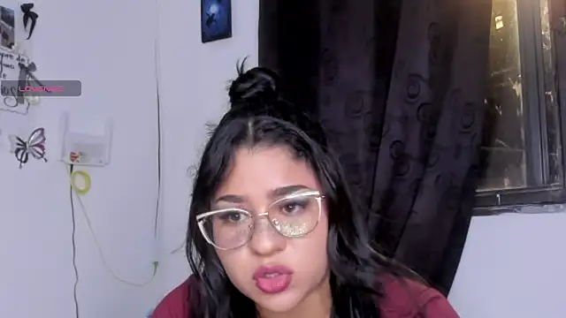Snapshot of Yelly chatting on 06-30-26, 02:45 Yelly online show from 06-30-26, 02:45