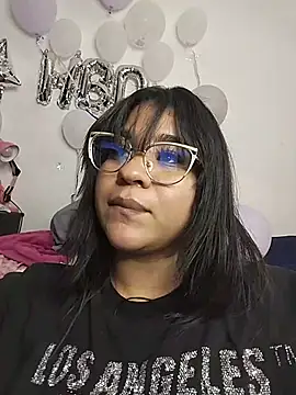Snapshot of Yelly chatting on 07-24-26, 03:26 Yelly online show from 07-24-26, 03:26