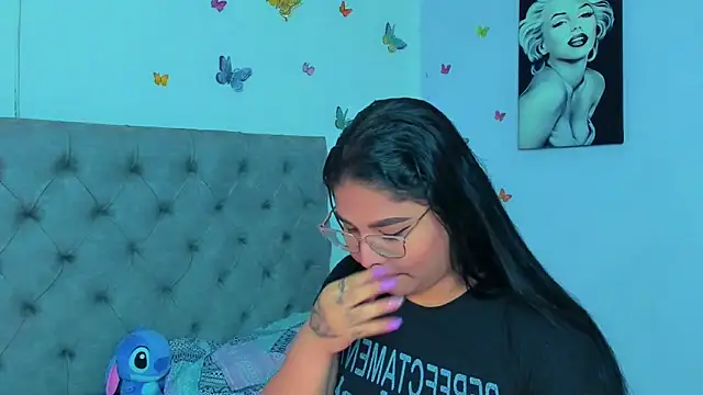 mabellfox online show from 12-29-24, 05:01