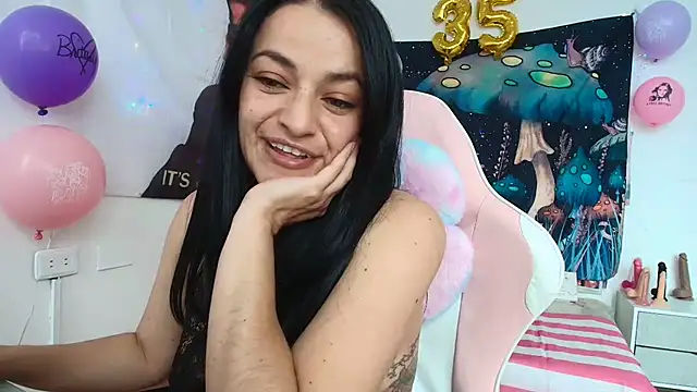 LovelyAzucena online show from 05-05-26, 02:36