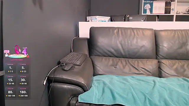 Snapshot of Lili-Bertine chatting on 09-29-25, 01:49 Lili-Bertine online show from 09-29-25, 01:49