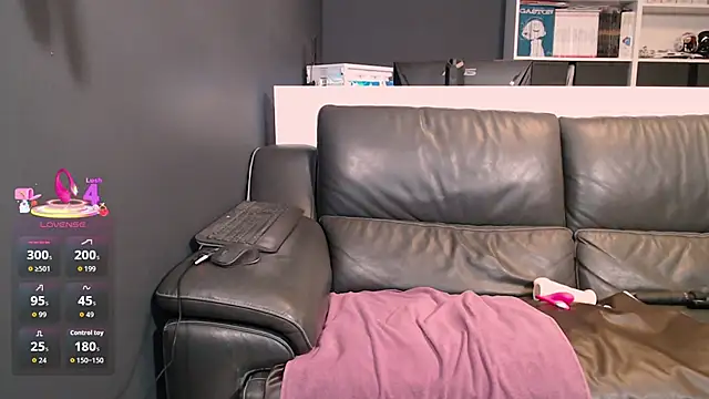 Snapshot of Lili-Bertine chatting on 10-07-25, 08:50 Lili-Bertine online show from 10-07-25, 08:50