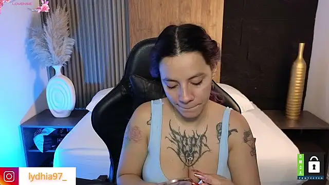 lydhia97  online show from 01-07-25, 02:10