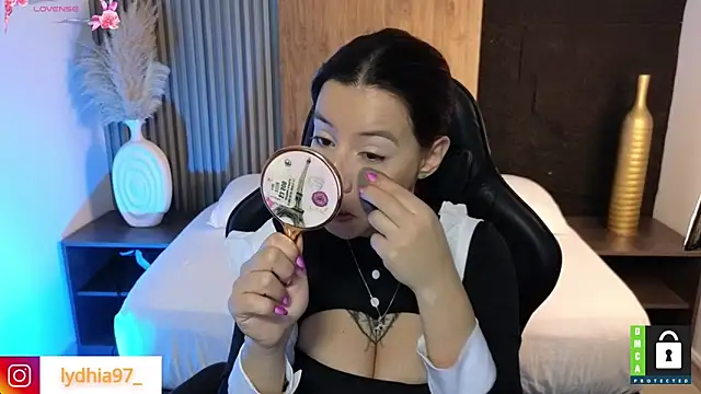lydhia97  online show from 01-11-25, 02:30