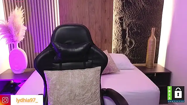 lydhia97  online show from 01-22-25, 02:26