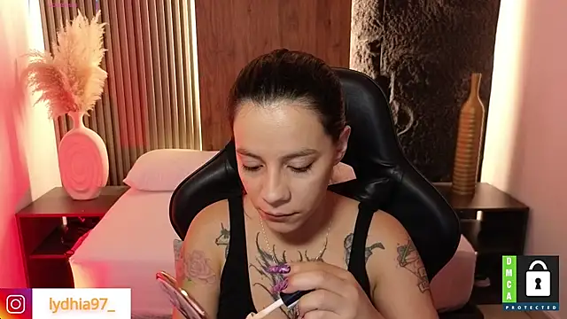 lydhia97  online show from 01-31-25, 02:37