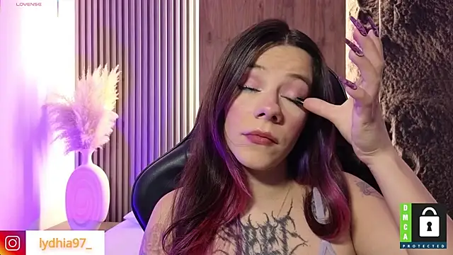 lydhia97  online show from 02-01-25, 08:39
