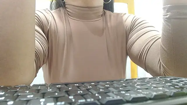 Snapshot of Cholatin chatting on 10-20-25, 03:23 Cholatin online show from 10-20-25, 03:23