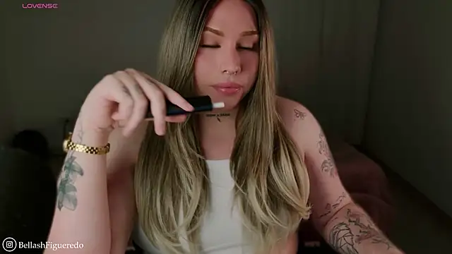 Snapshot of IsabellaFigueredo__ chatting on 03-13-26, 03:02 IsabellaFigueredo online show from 03-13-26, 03:02