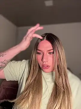 Snapshot of IsabellaFigueredo__ chatting on 03-18-26, 02:47 IsabellaFigueredo online show from 03-18-26, 02:47