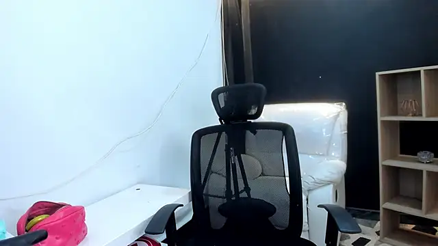 Snapshot of CelesteBrucee chatting on 12-19-24, 04:13 CelesteBrucee online show from 12-19-24, 04:13