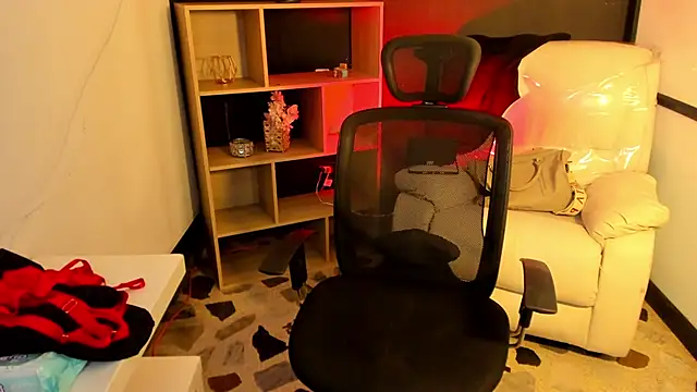 Snapshot of CelesteBrucee chatting on 01-10-25, 11:50 CelesteBrucee online show from 01-10-25, 11:50