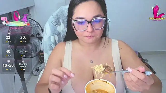 Snapshot of CelesteBrucee chatting on 09-25-25, 12:25 CelesteBrucee online show from 09-25-25, 12:25