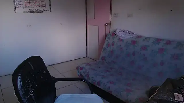 Snapshot of girl_milk2 chatting on 11-04-25, 03:00 girl milk2 online show from 11-04-25, 03:00