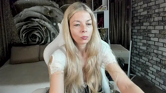 Eva Melow online show from 05-03-26, 01:17