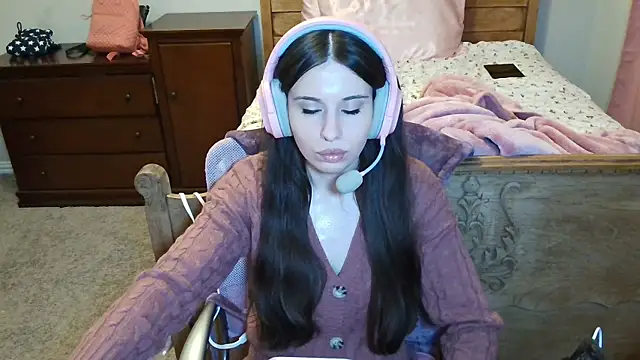 Snapshot of alisonfields chatting on 12-01-25, 01:38 alisonfields online show from 12-01-25, 01:38