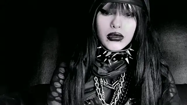 Snapshot of XXIOUX chatting on 03-10-26, 02:22 XXIOUX online show from 03-10-26, 02:22