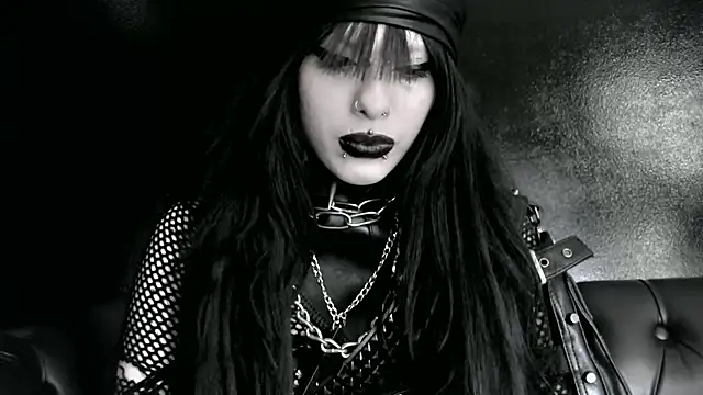 Snapshot of XXIOUX chatting on 03-23-26, 06:12 XXIOUX online show from 03-23-26, 06:12