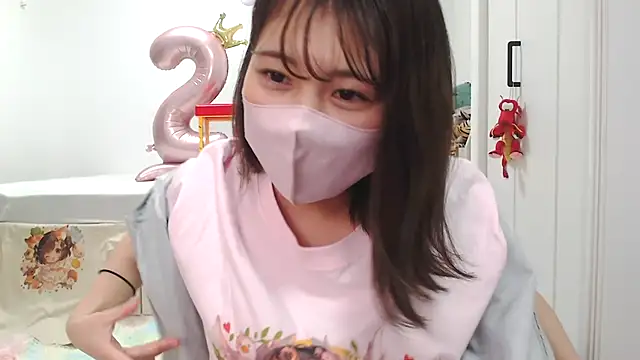 Snapshot of SUZU_ chatting on 12-06-24, 12:05 SUZU online show from 12-06-24, 12:05