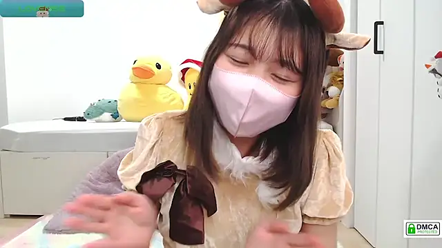 Snapshot of SUZU_ chatting on 12-25-24, 12:05 SUZU online show from 12-25-24, 12:05