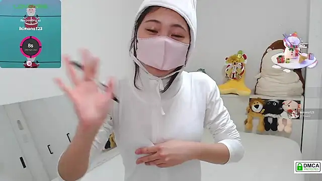 Snapshot of SUZU_ chatting on 01-01-25, 12:11 SUZU online show from 01-01-25, 12:11