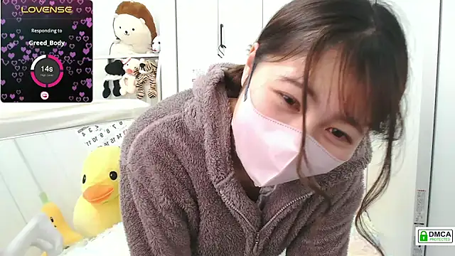 Snapshot of SUZU_ chatting on 01-12-25, 12:12 SUZU online show from 01-12-25, 12:12