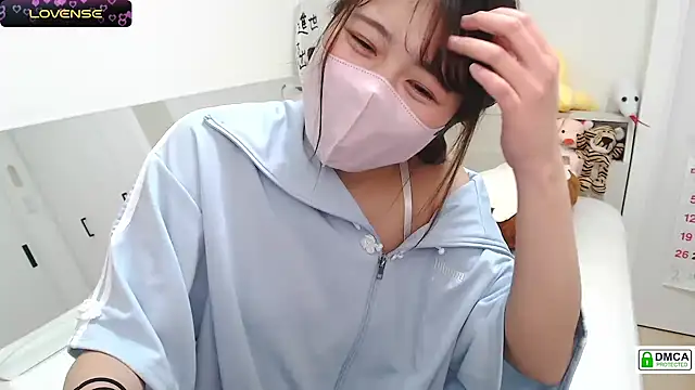 Snapshot of SUZU_ chatting on 01-18-25, 04:15 SUZU online show from 01-18-25, 04:15