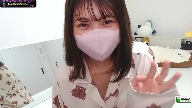Snapshot of SUZU_ chatting on 01-18-25, 10:06 SUZU online show from 01-18-25, 10:06