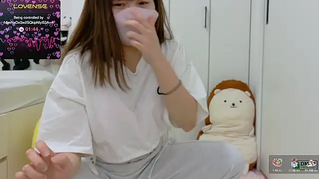 Snapshot of SUZU_ chatting on 02-24-25, 12:16 SUZU online show from 02-24-25, 12:16