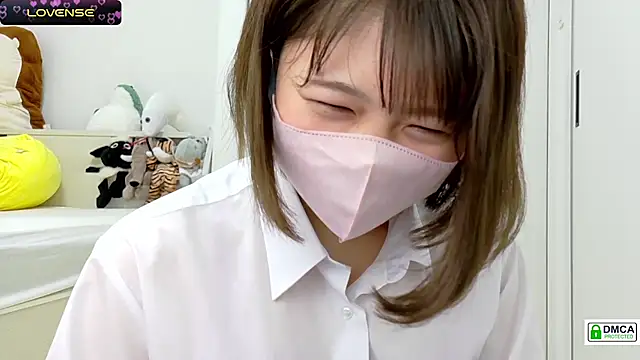 Snapshot of SUZU_ chatting on 03-17-25, 11:10 SUZU online show from 03-17-25, 11:10