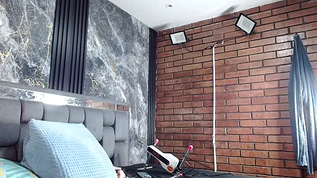 Snapshot of Couple_Gold69 chatting on 03-25-26, 09:04 Couple Gold69 online show from 03-25-26, 09:04