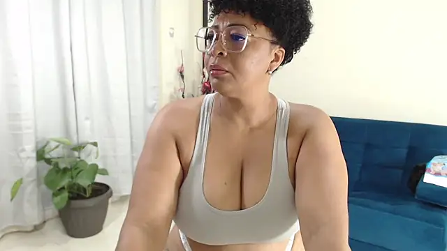 Snapshot of AmbarSofhia chatting on 02-13-25, 10:11 AmbarSofhia online show from 02-13-25, 10:11