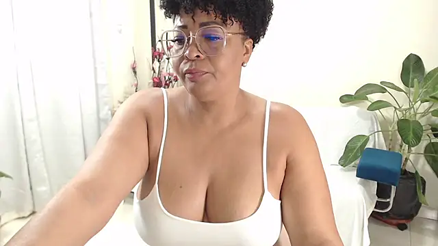 Snapshot of AmbarSofhia chatting on 02-18-25, 11:30 AmbarSofhia online show from 02-18-25, 11:30