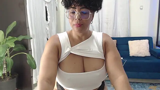 Snapshot of AmbarSofhia chatting on 03-18-25, 08:48 AmbarSofhia online show from 03-18-25, 08:48