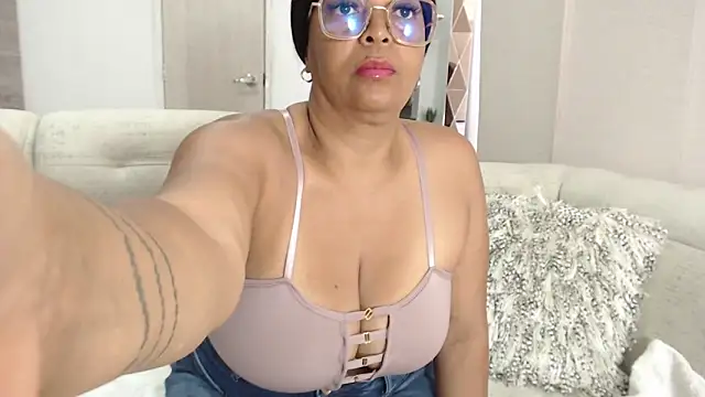 Snapshot of AmbarSofhia chatting on 10-22-25, 07:57 AmbarSofhia online show from 10-22-25, 07:57