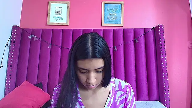 Snapshot of littlee_emilyy_ chatting on 12-12-24, 06:10 littlee emilyy online show from 12-12-24, 06:10