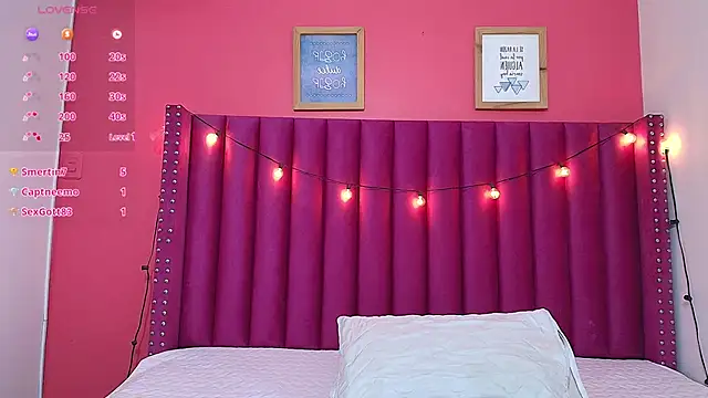 Snapshot of littlee_emilyy_ chatting on 01-23-25, 03:05 littlee emilyy online show from 01-23-25, 03:05