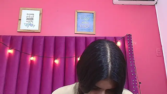 Snapshot of littlee_emilyy_ chatting on 01-23-25, 09:08 littlee emilyy online show from 01-23-25, 09:08