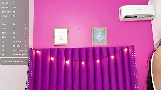 Snapshot of littlee_emilyy_ chatting on 02-22-25, 03:01 littlee emilyy online show from 02-22-25, 03:01