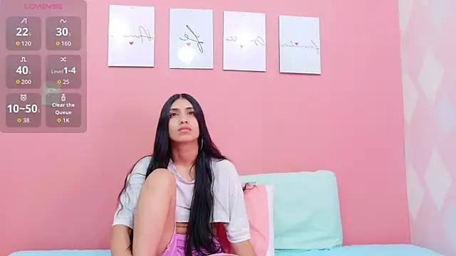 Snapshot of littlee_emilyy_ chatting on 10-04-25, 12:30 littlee emilyy online show from 10-04-25, 12:30
