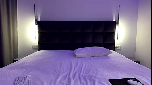 NotElis online show from 12-22-25, 06:16