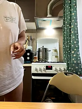 Snapshot of Tasty_Shape chatting on 10-14-25, 04:57 Tasty Shape online show from 10-14-25, 04:57