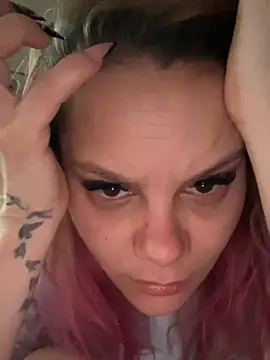 Snapshot of Tasty_Shape chatting on 12-17-25, 06:41 Tasty Shape online show from 12-17-25, 06:41