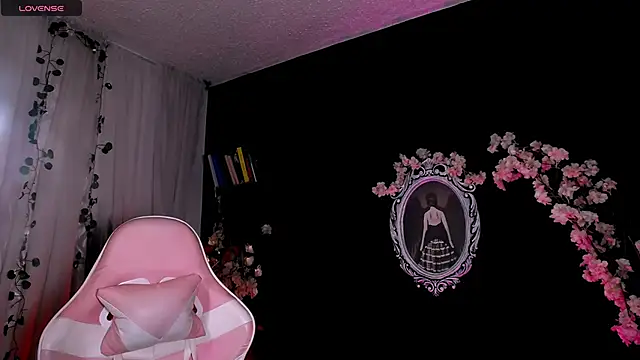 Snapshot of kitty_roxy chatting on 03-20-26, 06:40 kitty roxy online show from 03-20-26, 06:40