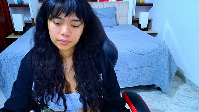 laureentt  online show from 11-08-25, 03:07