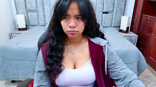 Snapshot of laureentt_ chatting on 02-13-26, 03:13 laureentt online show from 02-13-26, 03:13